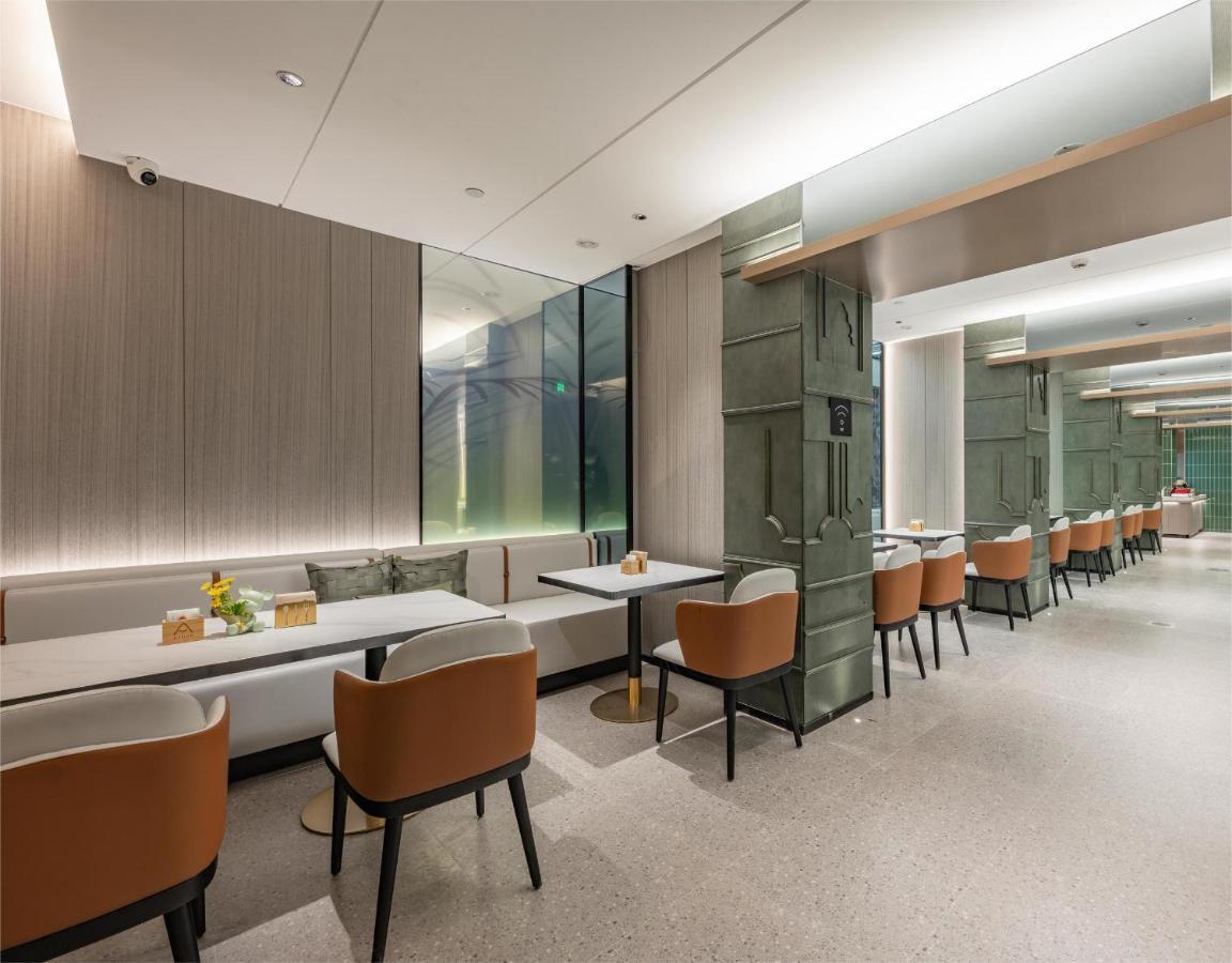 Atour Center Lujiazui Hotel 4*