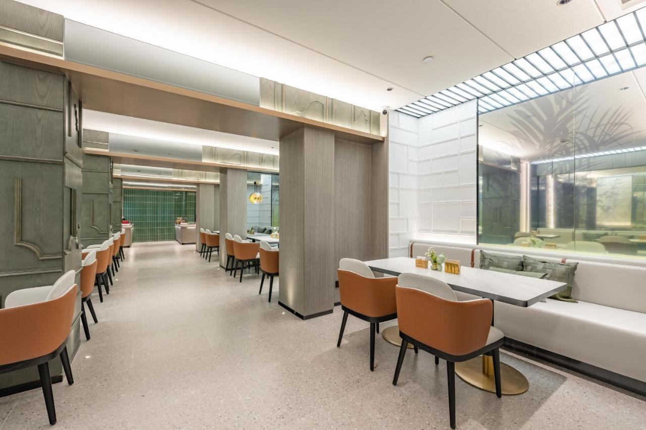 Atour Hotel Shanghai Center Lujiazui Hotel 4*